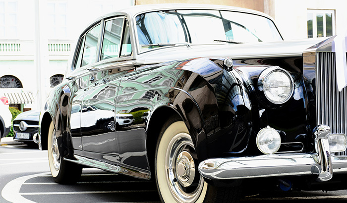 An Image Of A Black And White Car, Highlighting Its Classic Car Windshields